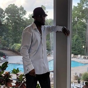 Meet your Posher, Larry